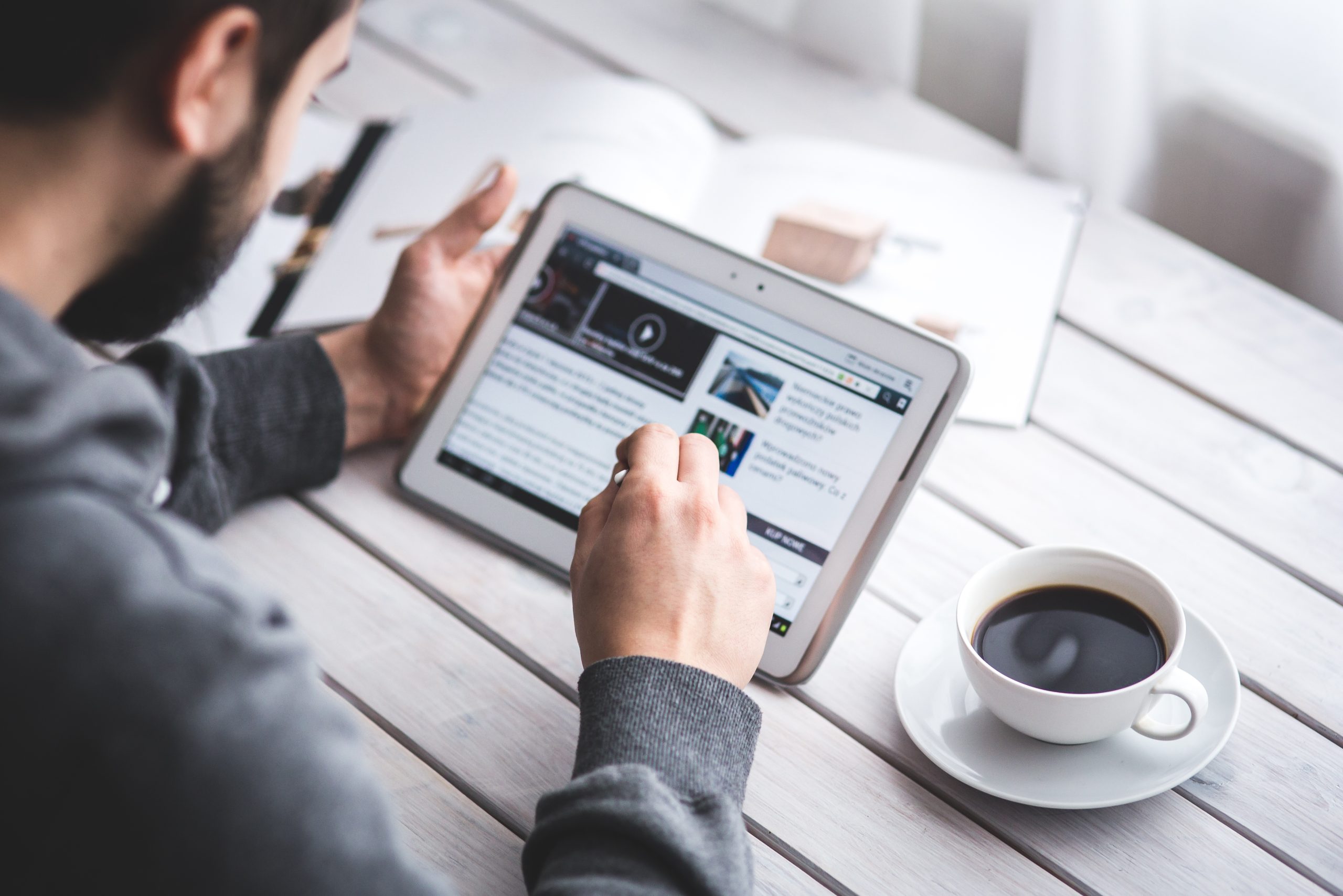 How Can Business Resource Websites Help Entrepreneurs Stay Informed About Corporate Trends?